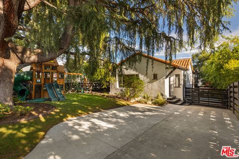 Photo of 956 Parkman Street, Altadena, CA 91001 (MLS # 25564685) Photo of 956 Parkman Street, Altadena, CA 91001 (MLS # 25564685)