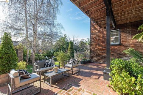 Tiny photo for 19 19 Monte Avenue Ave, Piedmont, CA 94611 (MLS # 41126298)