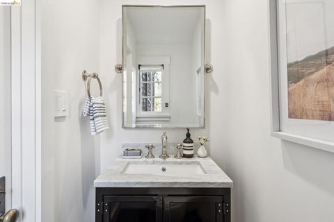 Tiny photo for 19 19 Monte Avenue Ave, Piedmont, CA 94611 (MLS # 41126298)