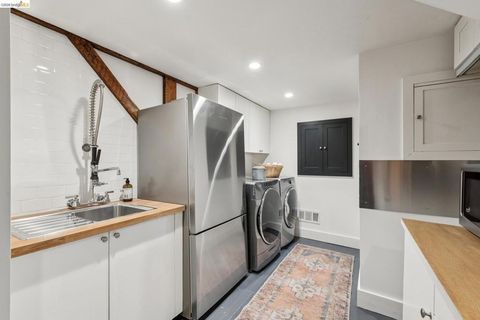 Tiny photo for 19 19 Monte Avenue Ave, Piedmont, CA 94611 (MLS # 41126298)