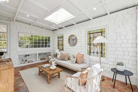 Tiny photo for 19 19 Monte Avenue Ave, Piedmont, CA 94611 (MLS # 41126298)