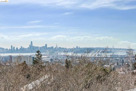 Tiny photo for 19 19 Monte Avenue Ave, Piedmont, CA 94611 (MLS # 41126298)
