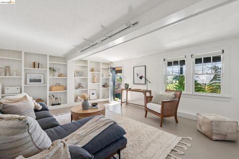 Tiny photo for 19 19 Monte Avenue Ave, Piedmont, CA 94611 (MLS # 41126298)