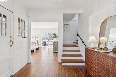 Tiny photo for 19 19 Monte Avenue Ave, Piedmont, CA 94611 (MLS # 41126298)