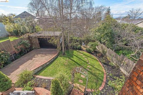 Tiny photo for 19 19 Monte Avenue Ave, Piedmont, CA 94611 (MLS # 41126298)