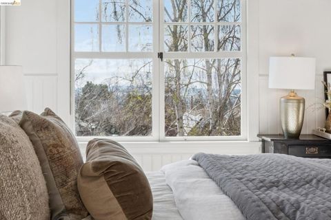 Tiny photo for 19 19 Monte Avenue Ave, Piedmont, CA 94611 (MLS # 41126298)