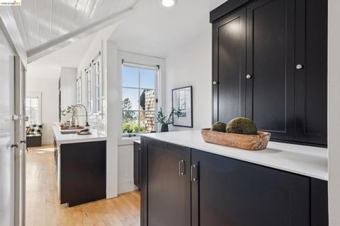 Tiny photo for 19 19 Monte Avenue Ave, Piedmont, CA 94611 (MLS # 41126298)