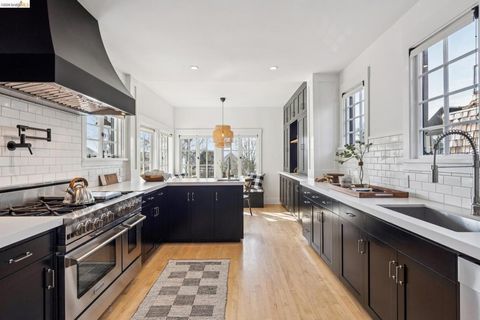 Tiny photo for 19 19 Monte Avenue Ave, Piedmont, CA 94611 (MLS # 41126298)