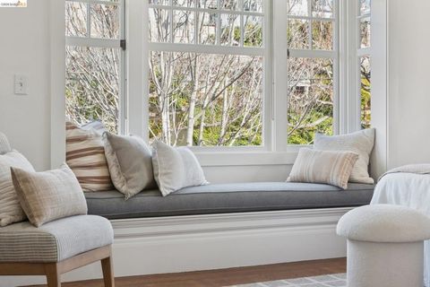 Tiny photo for 19 19 Monte Avenue Ave, Piedmont, CA 94611 (MLS # 41126298)