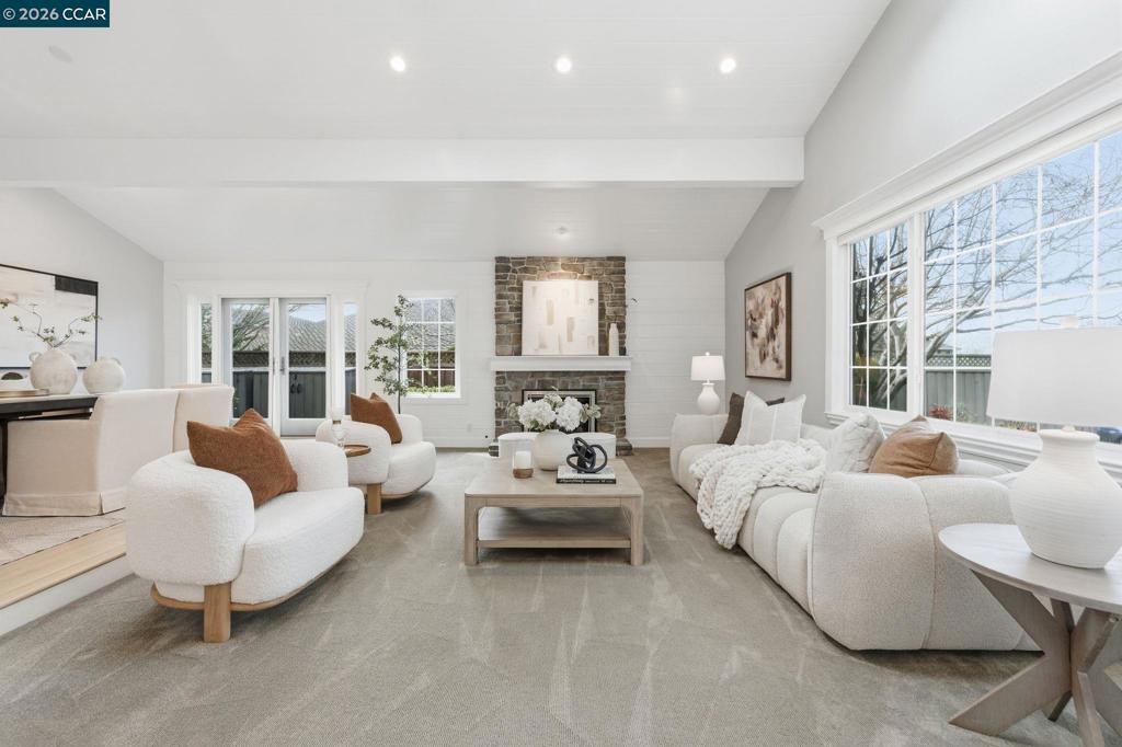 813 813 Columbine Ct