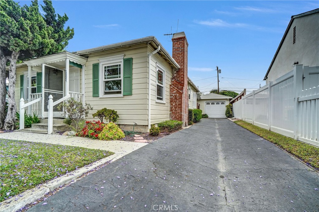 3224 Cerritos Avenue