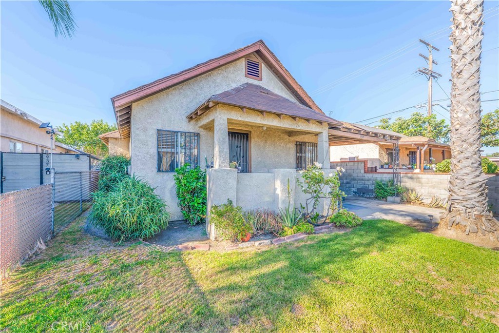 *** ZONED R2 - PERFECT INVESTMENT OPPORTUNITY - ADU POSSIBILITY *** One of the BEST priced TWO-bedroom homes with over 1,000 sq ft in area. This home consists of large backyard that is perfect expand, convert the garage into an ADU or ad on another unit. The home itself is spacious and ready for a new owner. It's conveniently located within 20 minutes to Downtown Los Angeles. Come and see =)