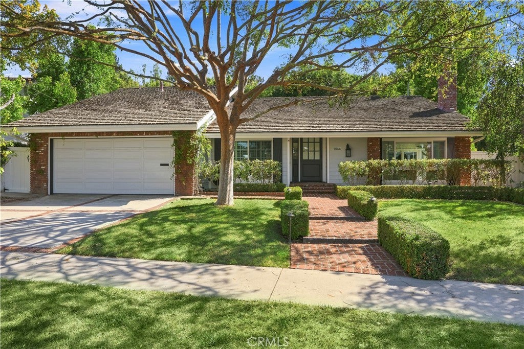 1844 Newport Hills DR E
