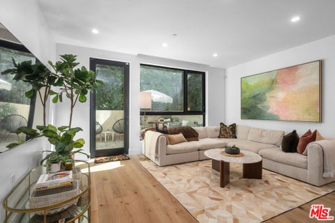 Photo of 724 N Croft Avenue #107, West Hollywood, CA 90069 (MLS # 26102867)