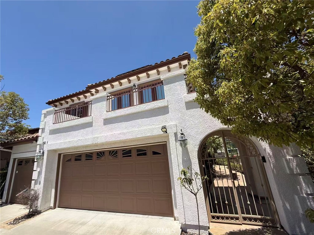 2563 N Falconer