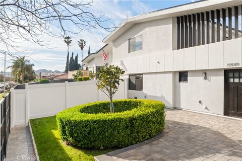 Photo of 19949 Lassen Street, Chatsworth, CA 91311 (MLS # SR26050244)