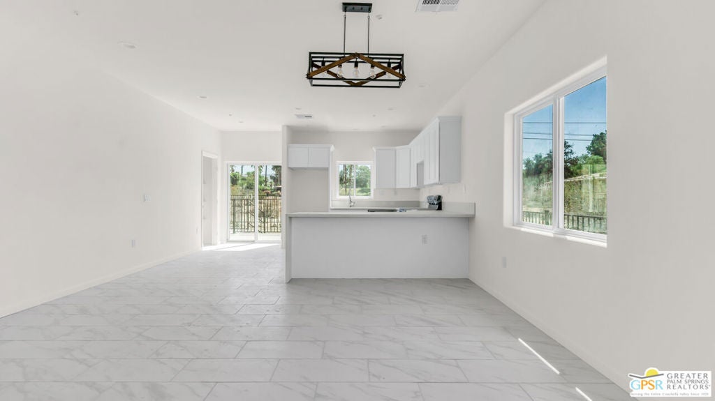 16388 Avenida Rambla
