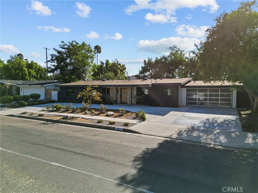 Photo of 4801 Almidor Avenue, Woodland Hills, CA 91364 (MLS # SR25198766)