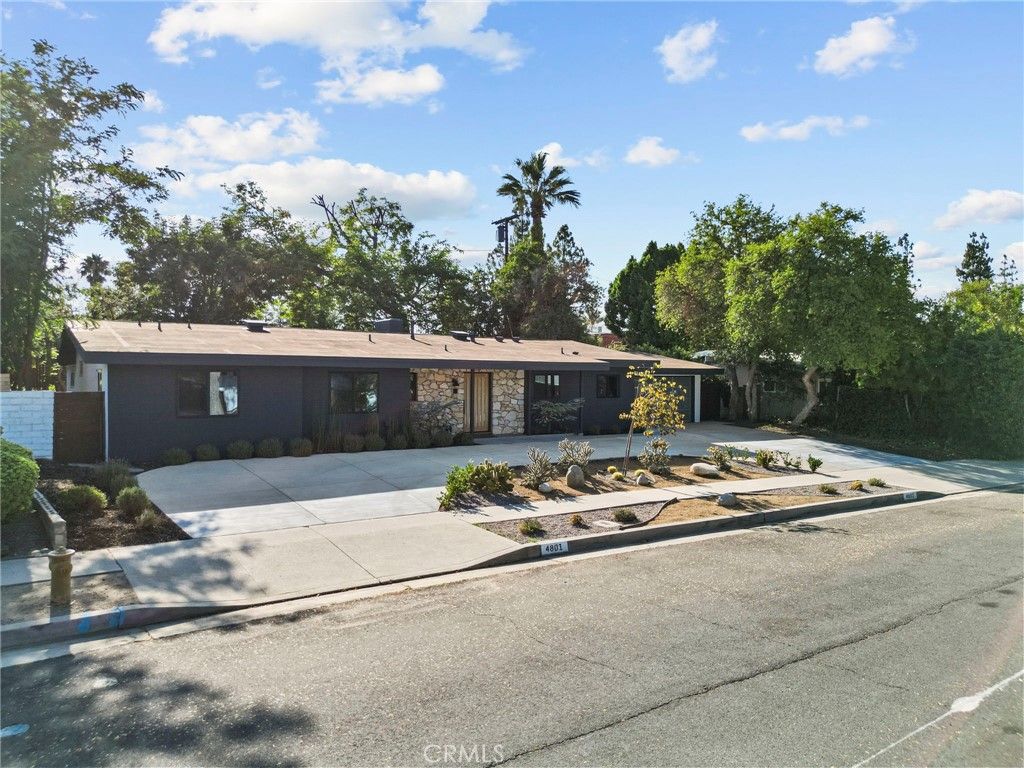 Photo of 4801 Almidor Avenue, Woodland Hills, CA 91364 (MLS # SR25198766)