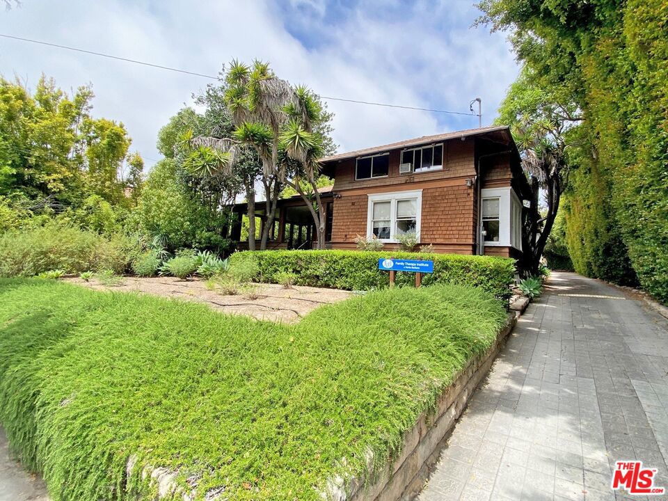 111 E Arrellaga Street