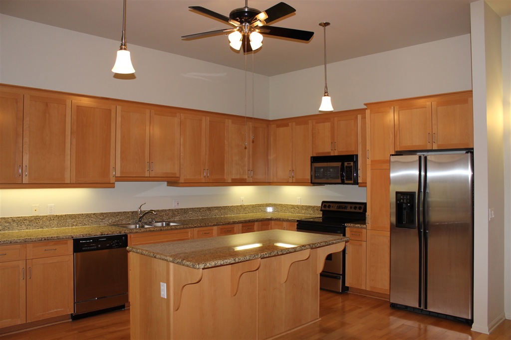 Welcome home to 3211 5th Ave. You will love living in such a central location with only minutes to Hillcrest or Downtown, you will always be able to find something to do not far from home. This open layout artist style loft is sure to surprise even the pickiest renter. High ceilings, laminate flooring, granite counters and extremely large private patio for you to sit and relax or entertain guests. The unit has two assigned parking plus a storage cage. Did I mention that Balboa Park is one block away? Neighborhoods: Bankers Hill