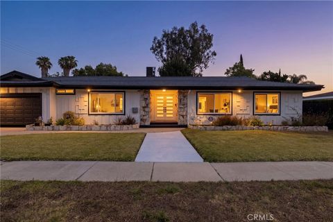 Photo of 8064 Crosnoe AVE, Panorama City, CA 91402 (MLS # SR26105690)