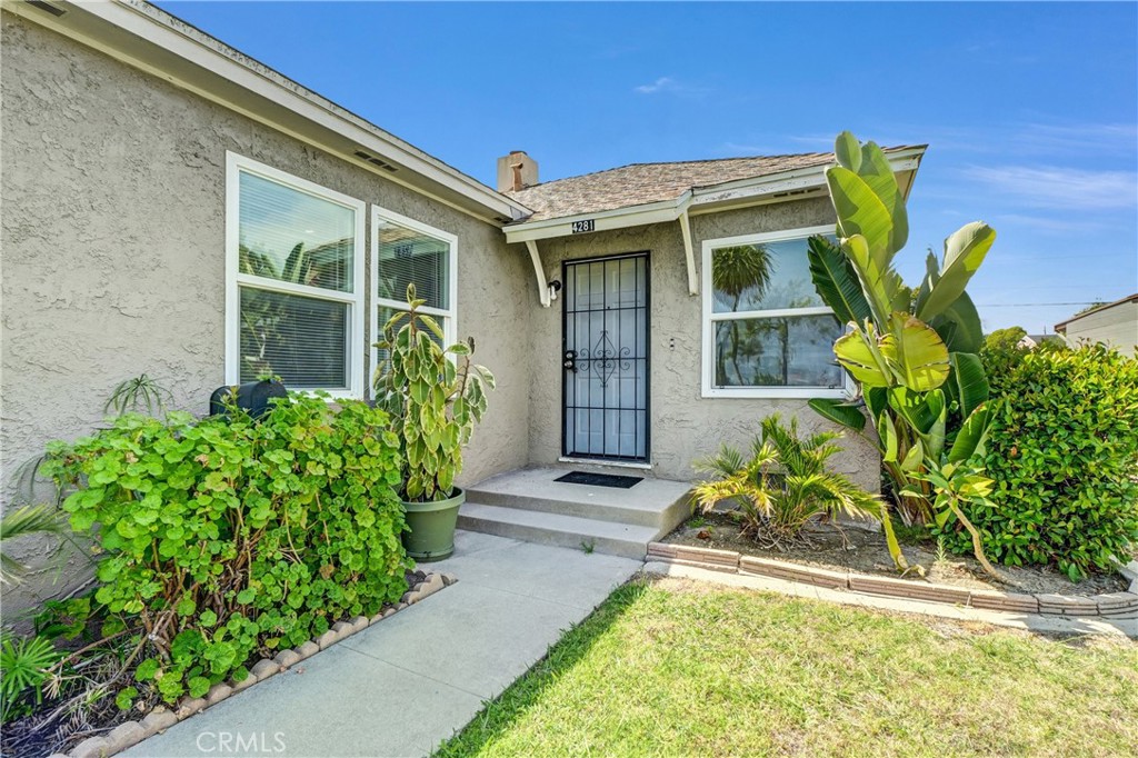 4281 E Jacinto