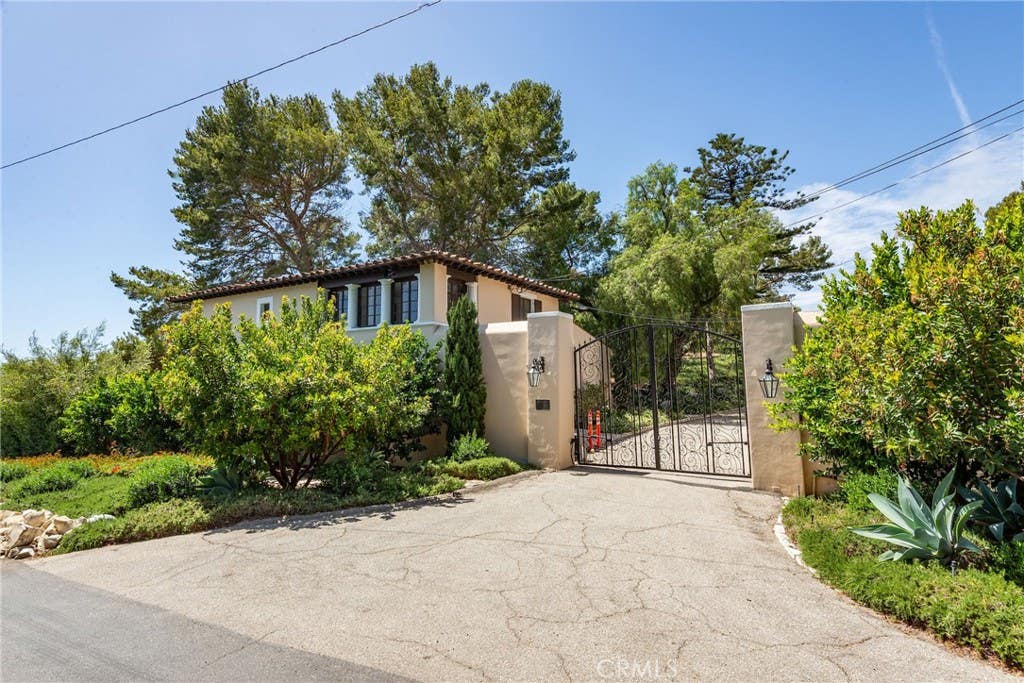 Photo of 1 Peppertree Drive, Rancho Palos Verdes, CA 90275 (MLS # PV26095022)