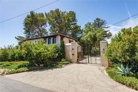 Photo of 1 Peppertree Drive, Rancho Palos Verdes, CA 90275 (MLS # PV26095022)