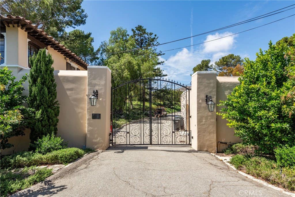 Photo of 1 Peppertree Drive, Rancho Palos Verdes, CA 90275 (MLS # PV26095022)