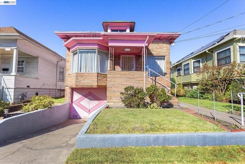 Photo of 874 Arlington Ave AVE, Oakland, CA 94608 (MLS # 41152397)