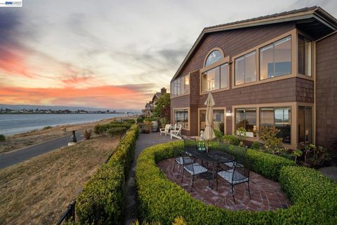 Photo of 2857 Sea View Pkwy Pkwy, Alameda, CA 94502 (MLS # 41128658)