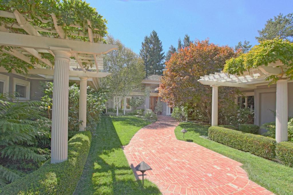 Fabulous West Atherton location, remodeled, plenty of natural light, indoor/outdoor living at it's best. Formal rooms and casual spaces, gorgeous architectural details. Easy access to commuter routes.