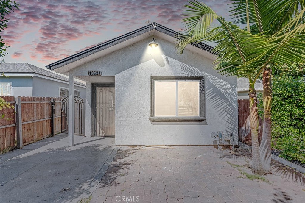 10621 Kalmia St, Los Angeles CA 90002