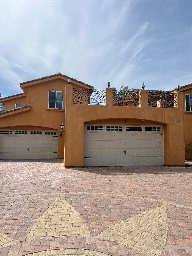 7880 E AUTRY Drive