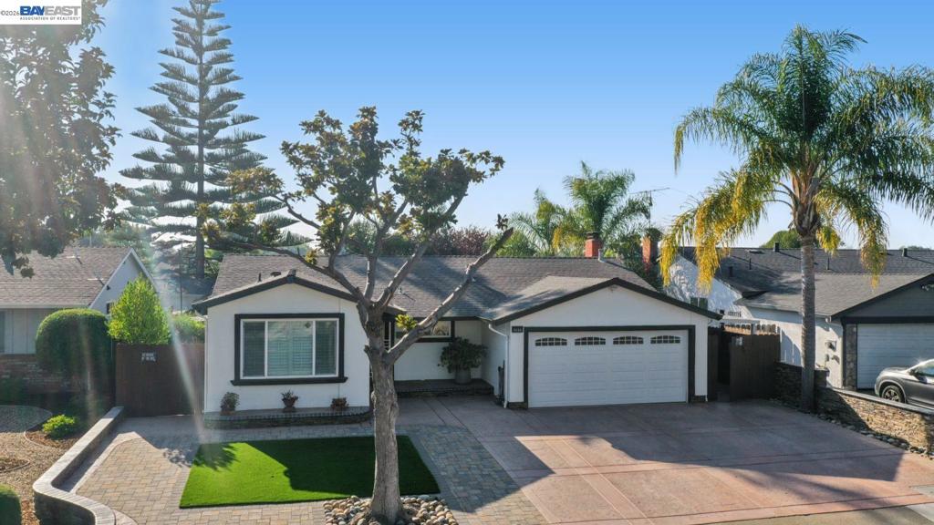 2454 Medallion Dr
