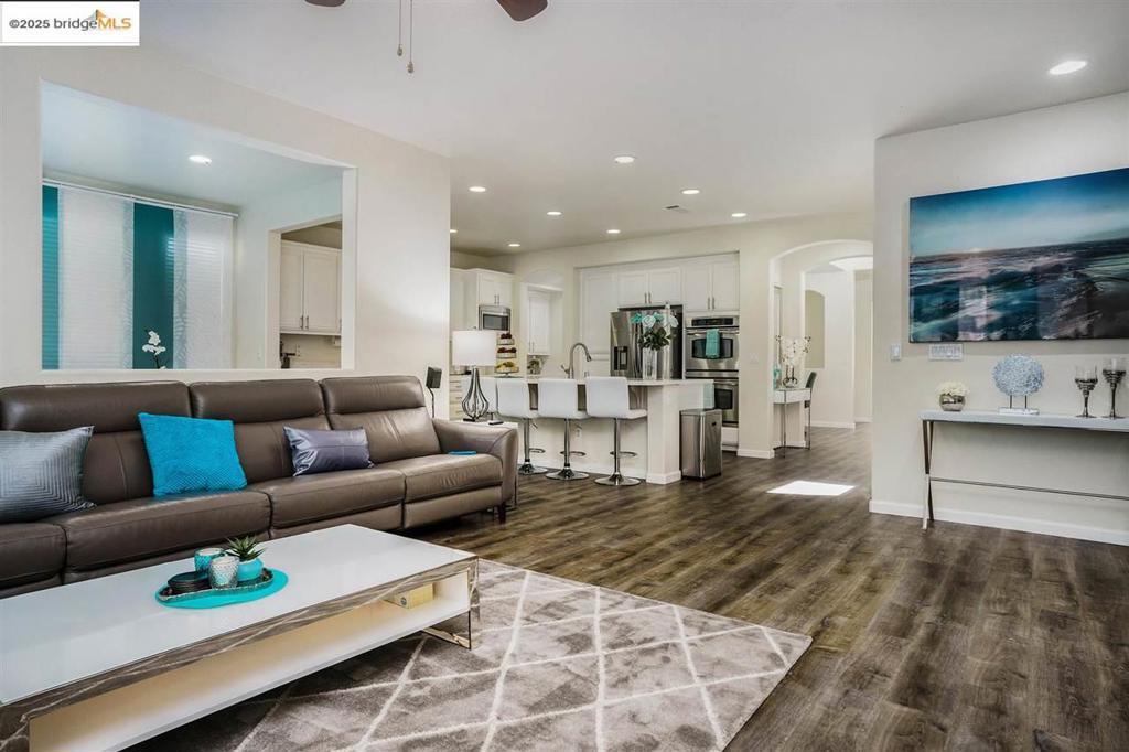 OAKLEY - Residential