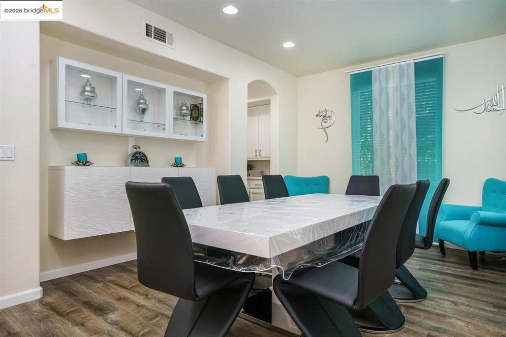 OAKLEY - Residential