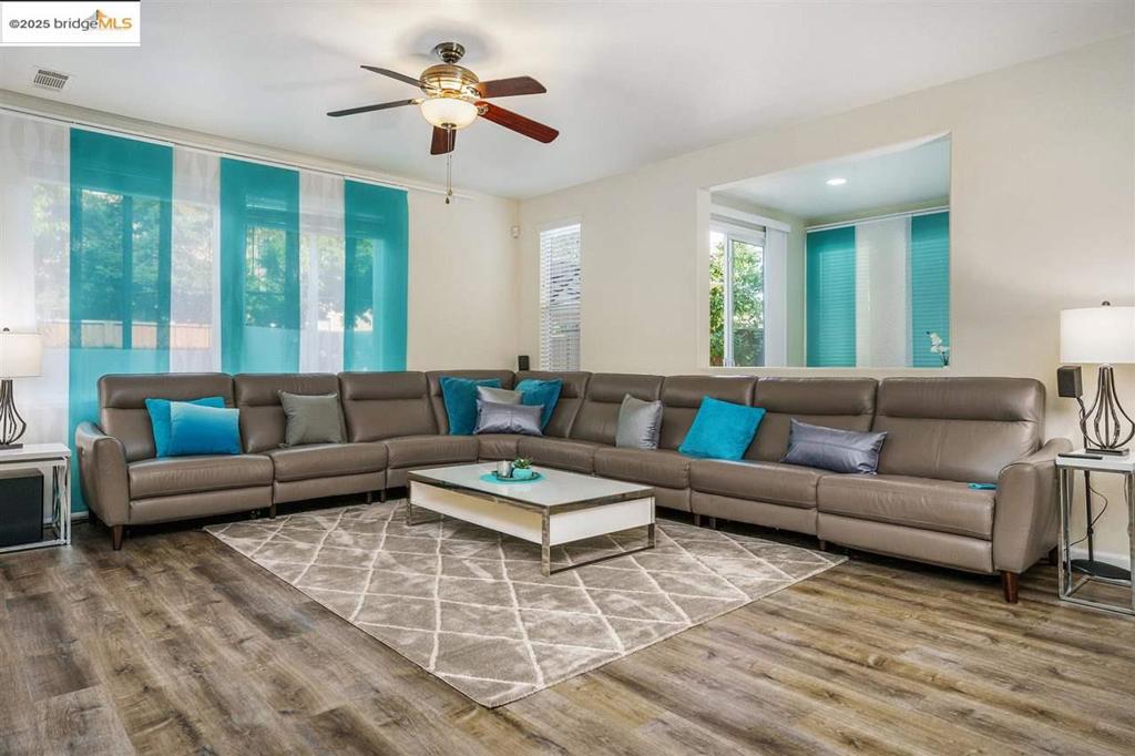 OAKLEY - Residential