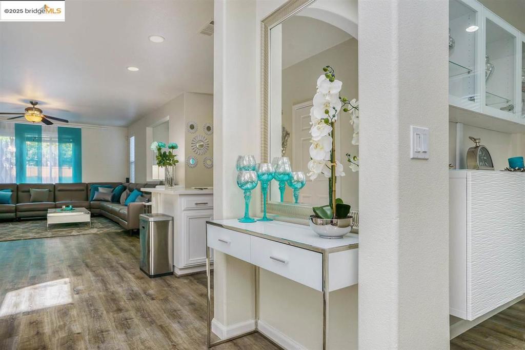 OAKLEY - Residential