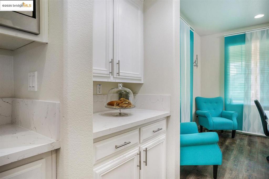 OAKLEY - Residential