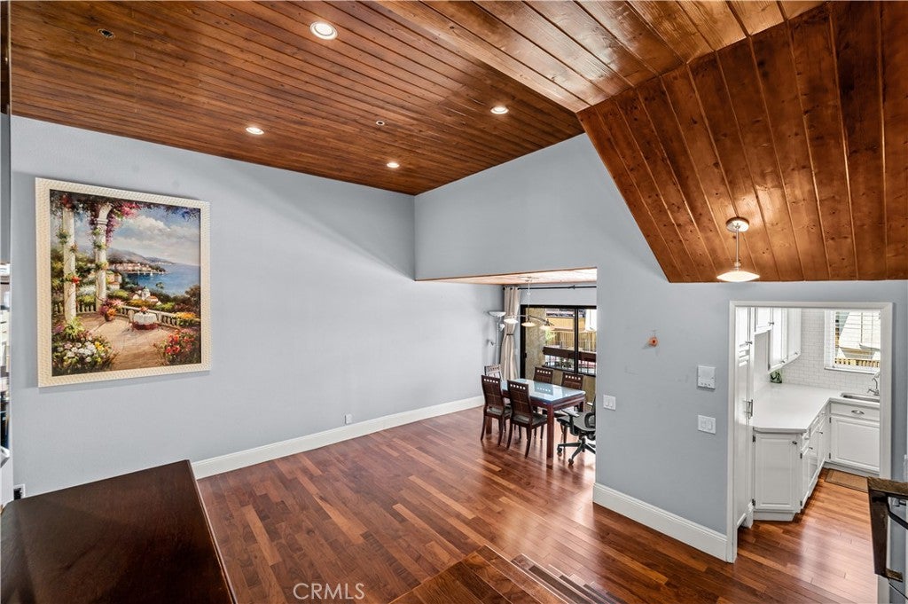 1022 S Marengo 5