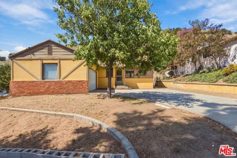 Photo of 8501 Petaluma Drive, Los Angeles, CA 91352 (MLS # 26989515)
