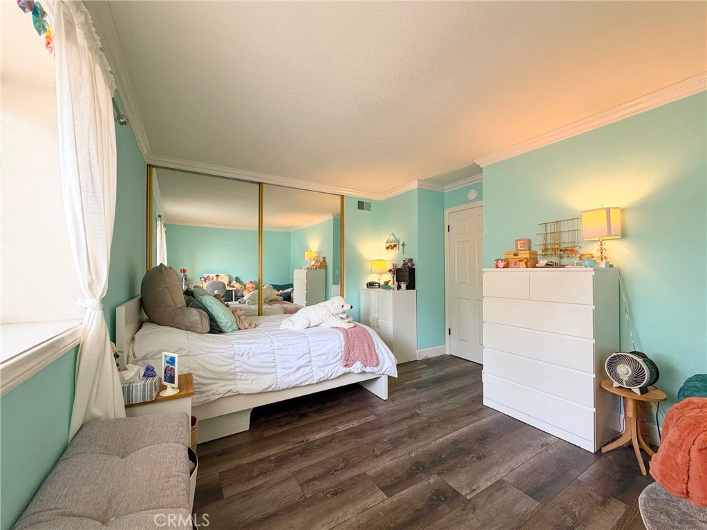 Los Robles Townhomes (332) - Residential