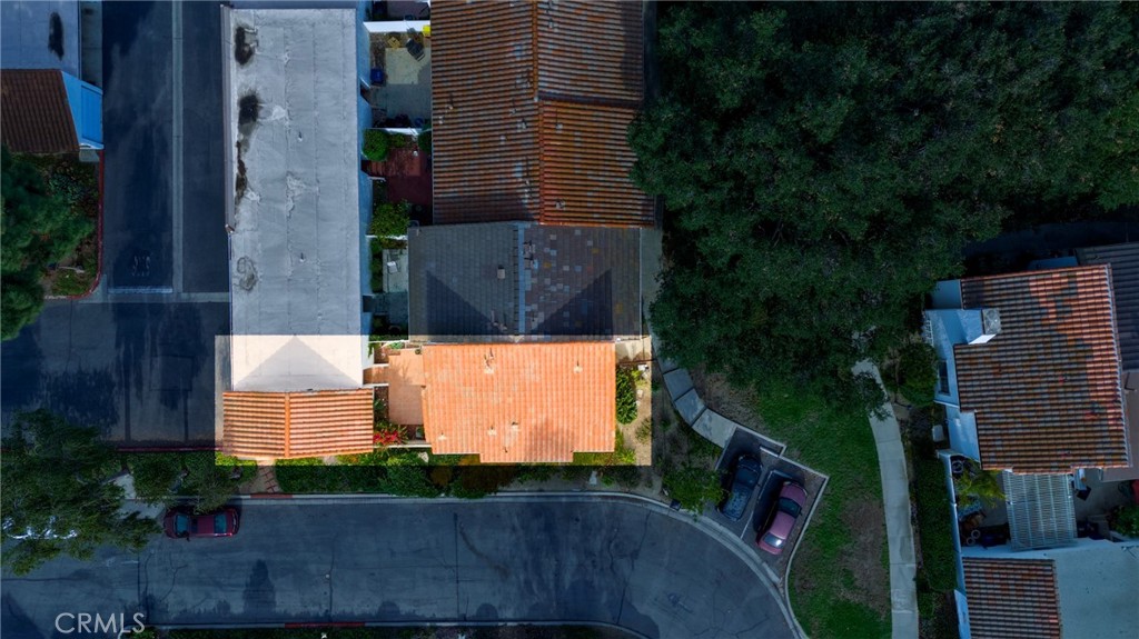 Los Robles Townhomes (332) - Residential