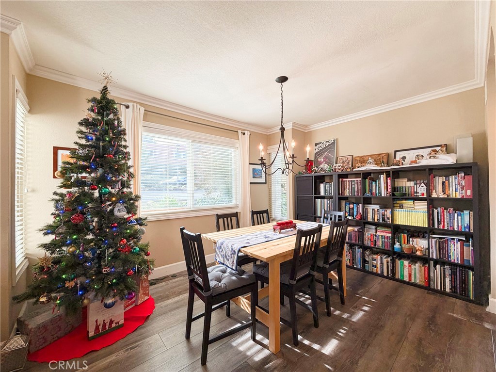 Los Robles Townhomes (332) - Residential