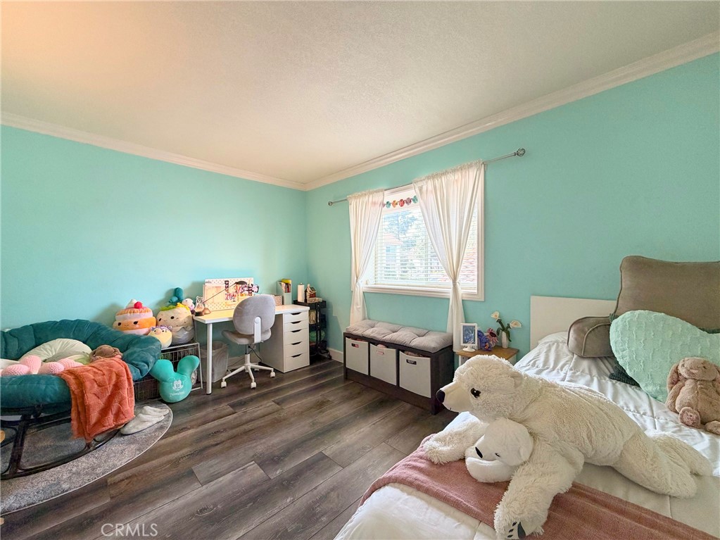 Los Robles Townhomes (332) - Residential