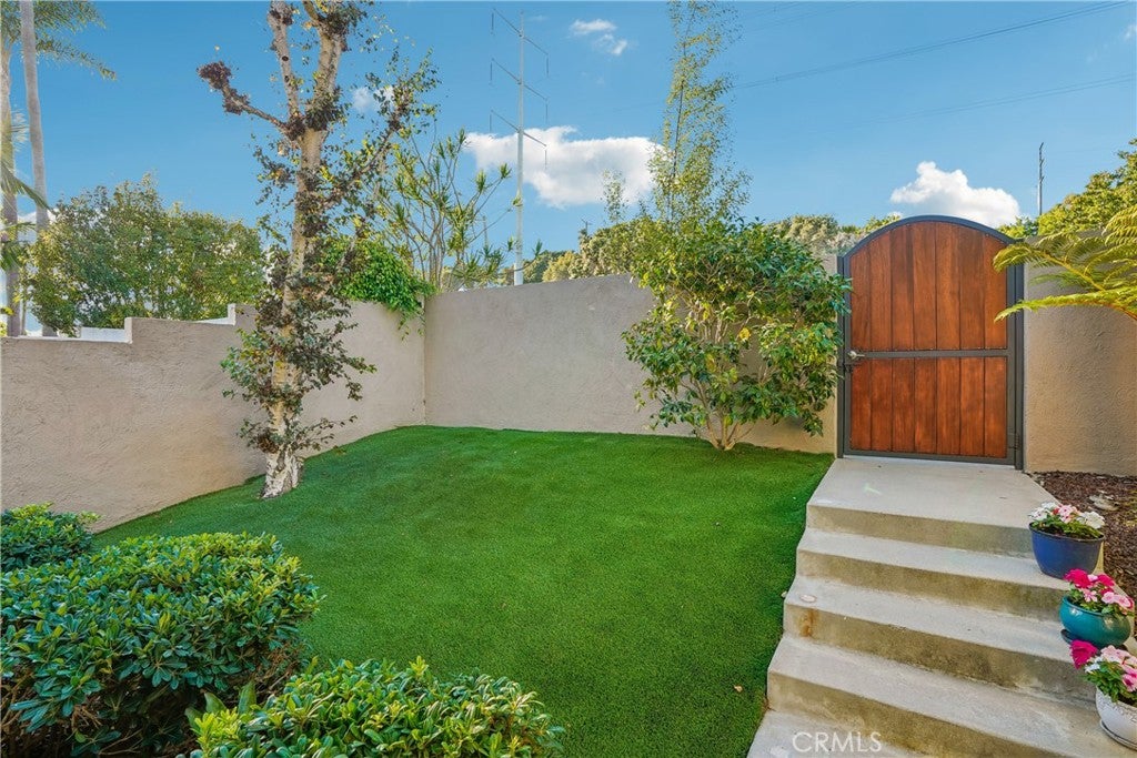 638 Rosecrans Avenue