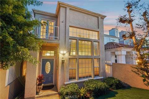 Photo of 638 Rosecrans Avenue, Manhattan Beach, CA 90266 (MLS # SB26166450)