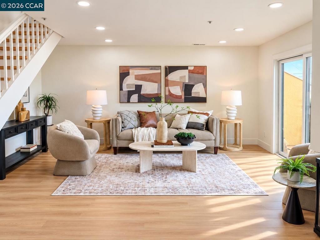 939 Laurel St 203